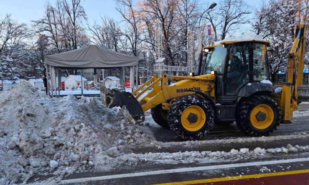 Gligorić i Bojić poslali mašine: Banjalučke službe nisu očistile Trg Krajine za defile