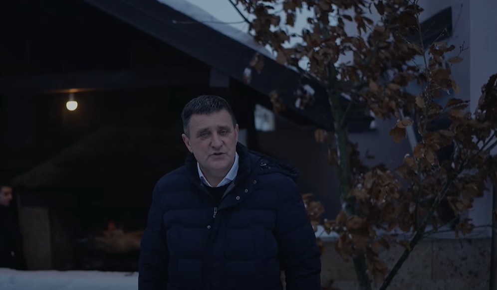 Đajić usjekao badnjak: Želim vam mnogo zdravlja, mira i sreće VIDEO