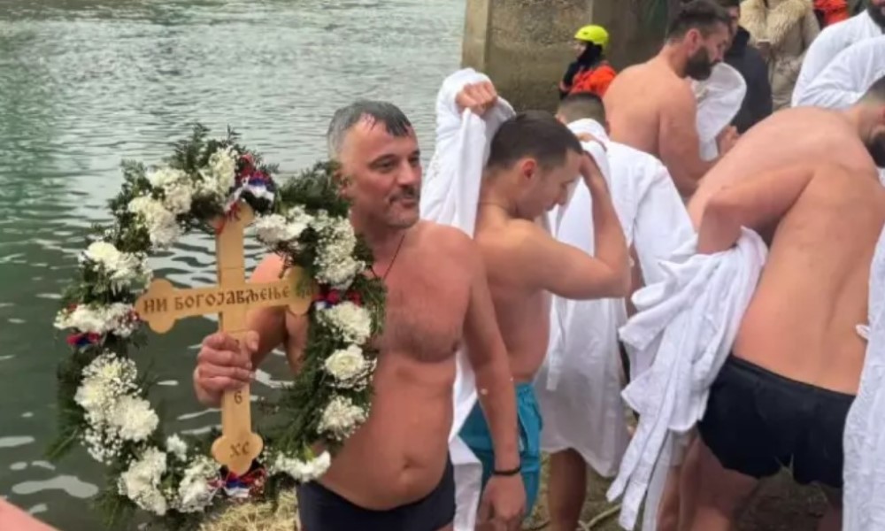 Dalibor prvi doplivao do časnog krsta u Banjaluci: Od Dodika stigla nagrada FOTO/VIDEO