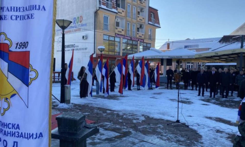 Povodom Dana Republike: Položeni vijenci na spomen obilježja širom Srpske