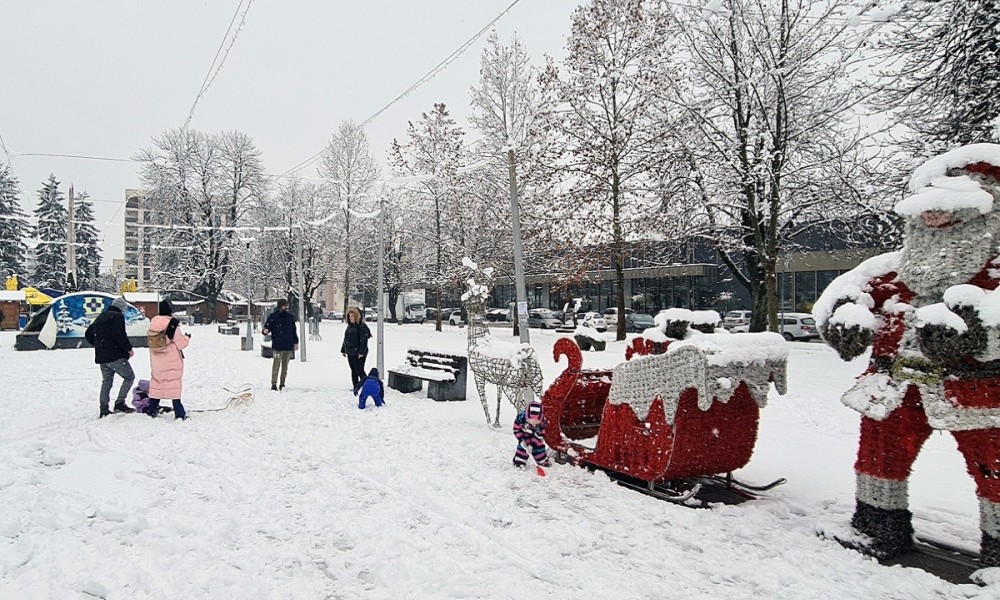 Do parka na grudvanje: Najmlađi oduševljeni snijegom, odmah potrčali vani