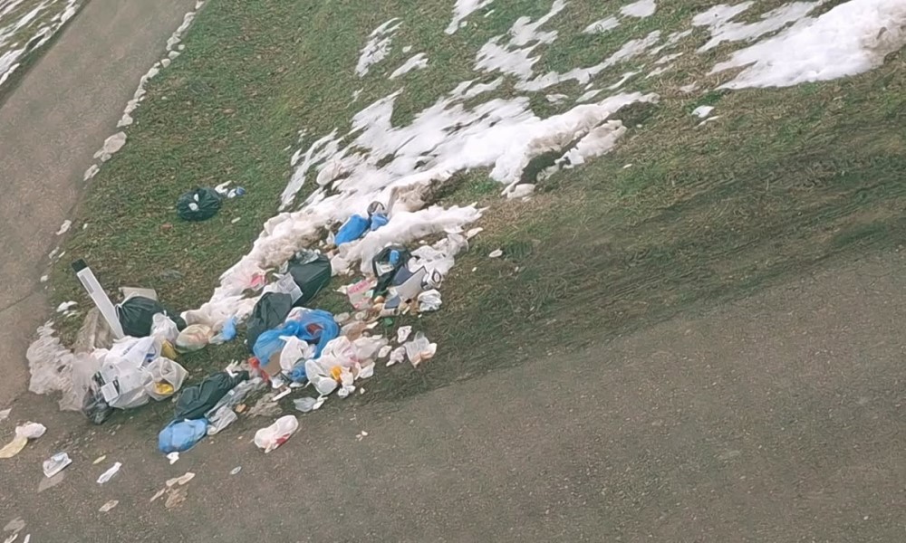 Porodica iz Banjaluke o agoniji ispred rođene kuće: Zar je bilo toliko teško zabraniti bacanje smeća FOTO