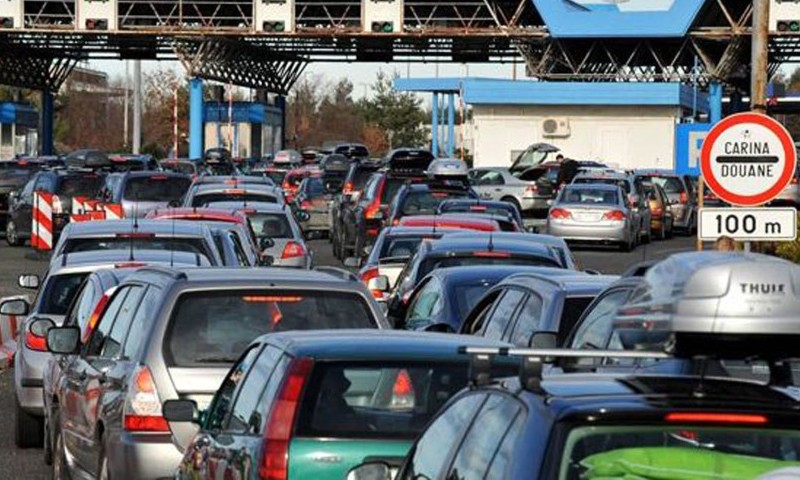 Znaju li naši ljudi gdje im je dom: Epske gužve na granicama ogolile gorku istinu