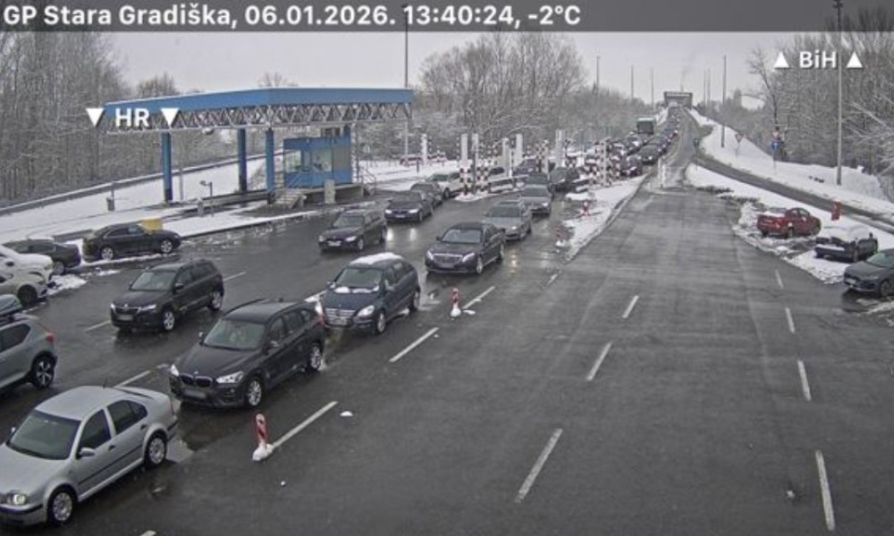 Gužve pred Božić: Duge kolone na prelazima prema Hrvatskoj