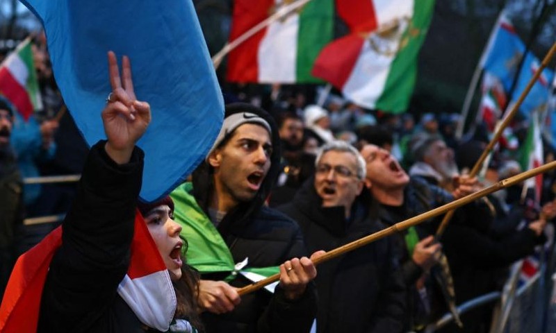 Krvoproliće ne prestaje: Tokom nereda ubijen general iranske policije