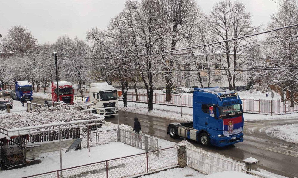 Tradicionalna vožnja za Badnji dan: Defile kamiona kroz Banjaluku VIDEO