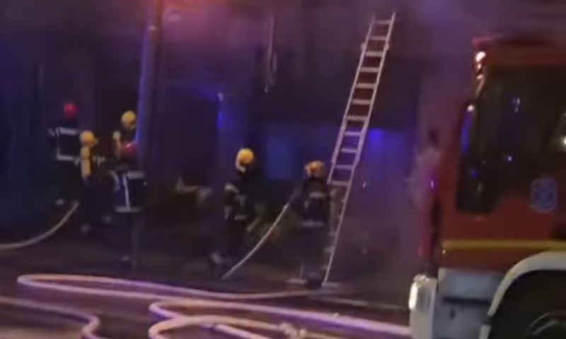 Užas! Veliki požar izbio u zgradi, stanari pokušali da se zagriju jer nemaju struju