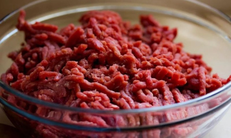 Ne kupujte mljeveno meso ako vidite ove bijele tragove: Mesari otkrili šta se krije iza “super cijene”