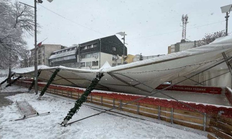 Snijeg glavni krivac: Urušila se nadstrešnica na klizalištu