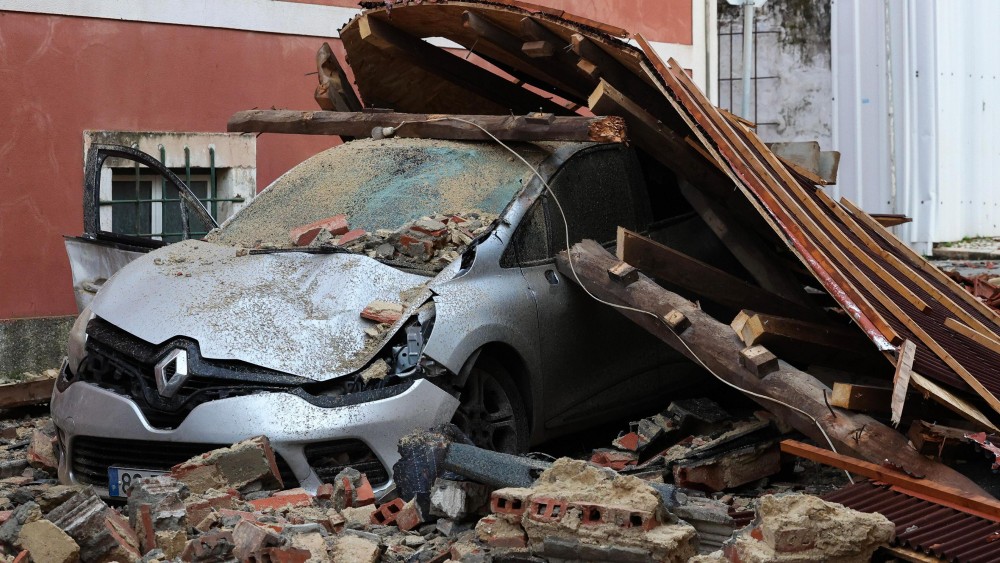 Poplave i klizišta: Oluja “Kristin” odnijela najmanje pet života