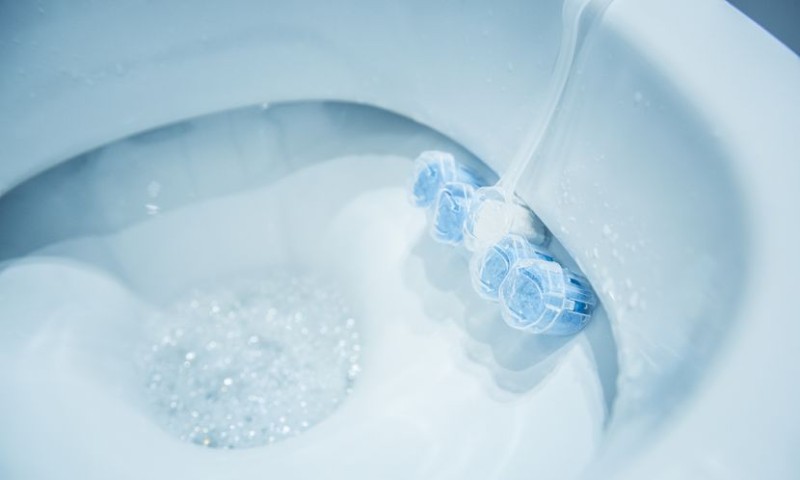 Mnogi to pogrešno rade: Evo gdje treba postaviti WC osvježivač