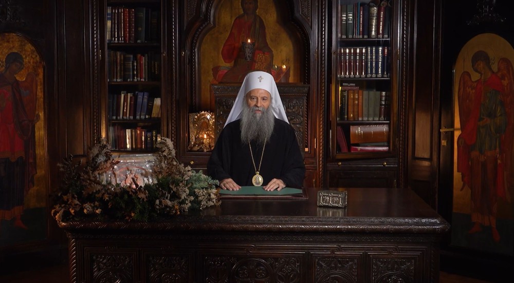 Božićna poslanica patrijarha Porfirija: Prevaziđimo podjele i pružimo ruku jedni drugima