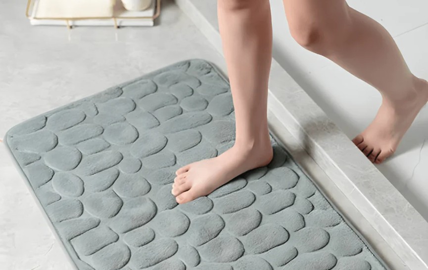 Održavajte higijenu: Koliko često treba prati prostirke u kupatilu zimi