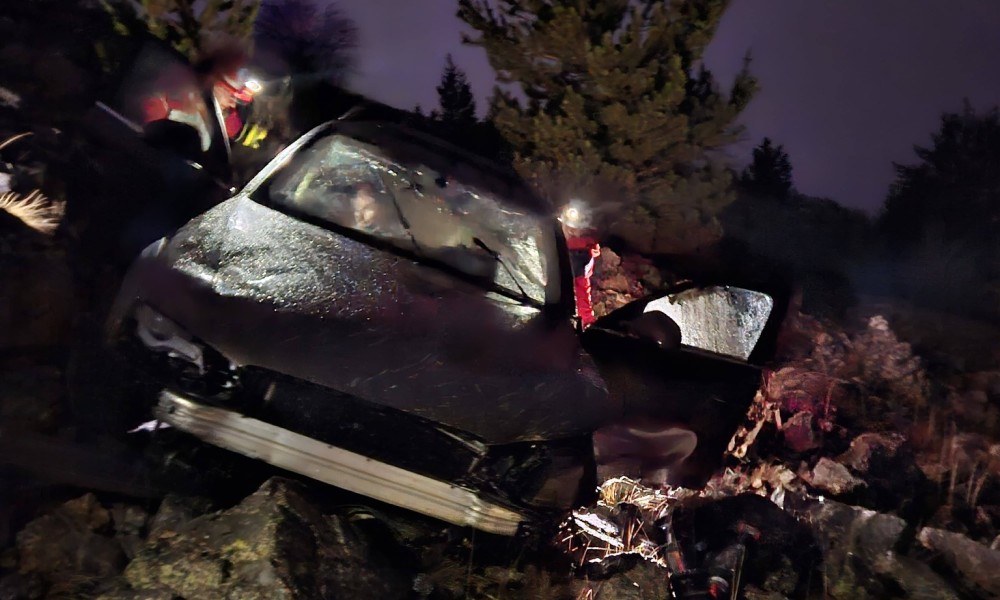 Težak udes u BiH! Vozilom sletjeli u provaliju duboku 30 metara FOTO