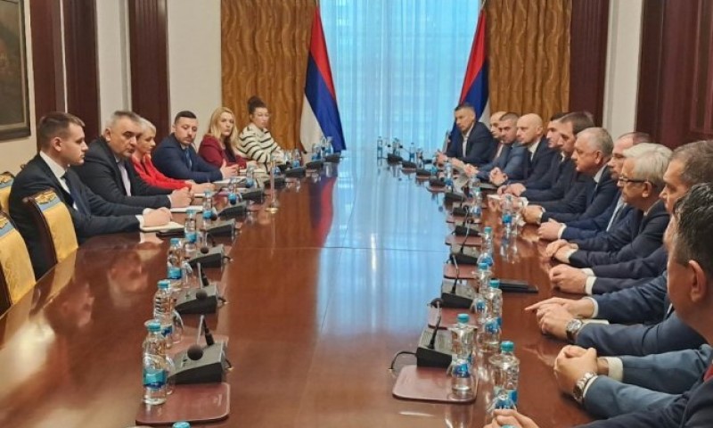 U sjedištu Vlade RS: Minić na sastanku sa predstavnicima političkih partija