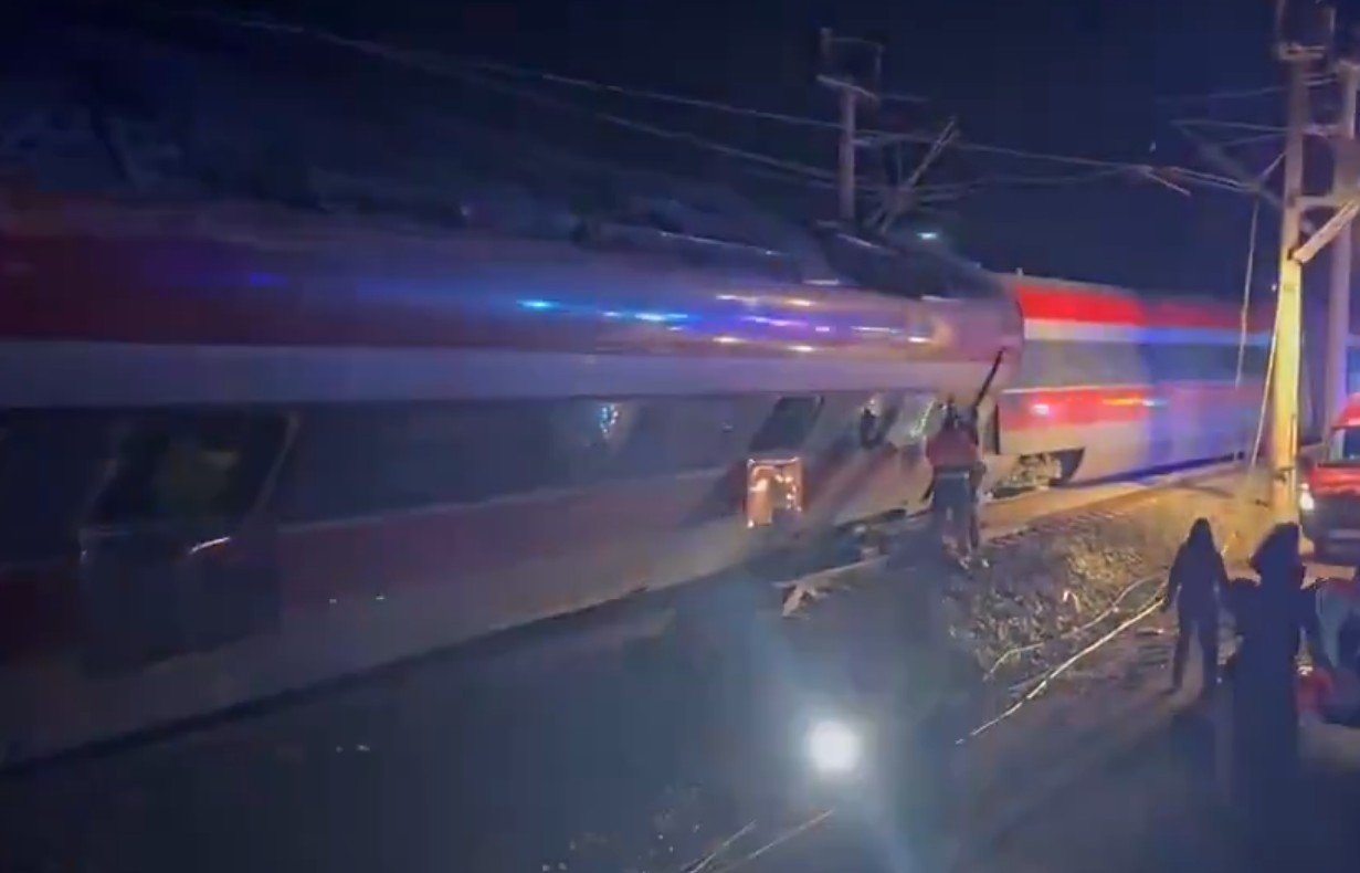 Ima povrijeđenih: Dva voza iskočila iz šina VIDEO