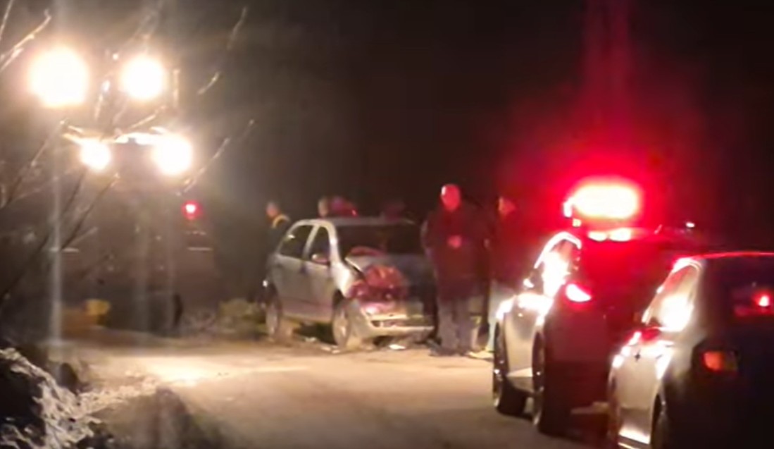 Velika drama kod Kaknja: Stijena pala na automobil VIDEO