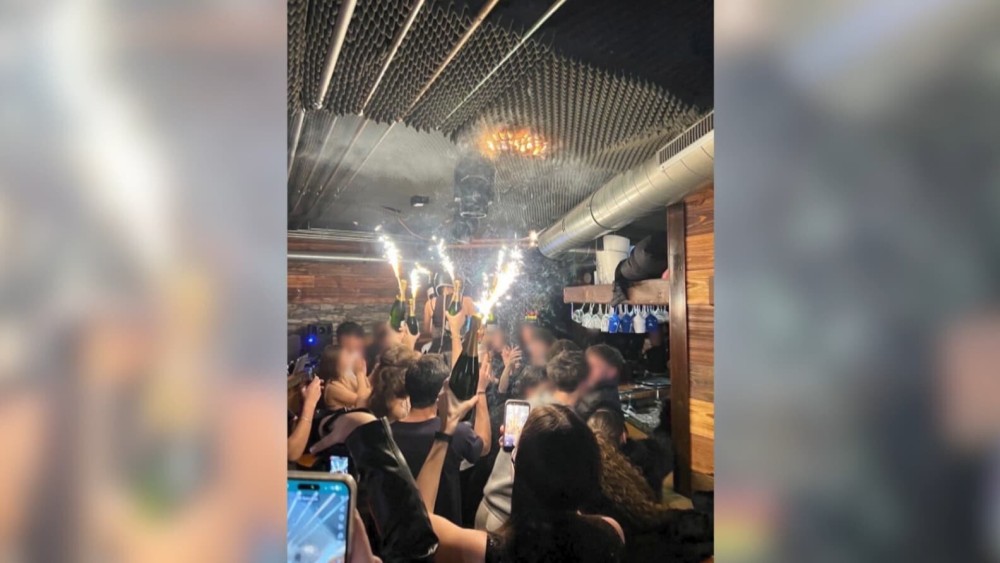 Vatra se brzo širila: Prije požara poslužen šampanjac sa priskalicama FOTO