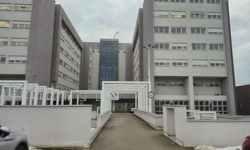 Saobraćajna nezgoda u Banjaluci: Povrijeđen pješak, odmah upućen u UKC RS