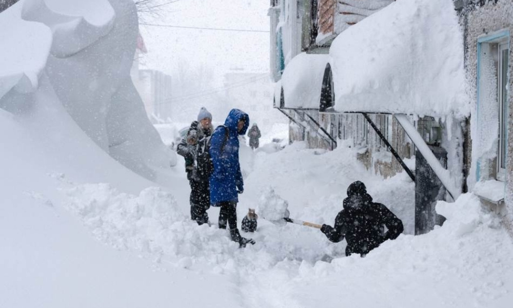 Vanredno stanje na Kamčatki: Snijeg zatrpao gradove, ulice neprohodne VIDEO