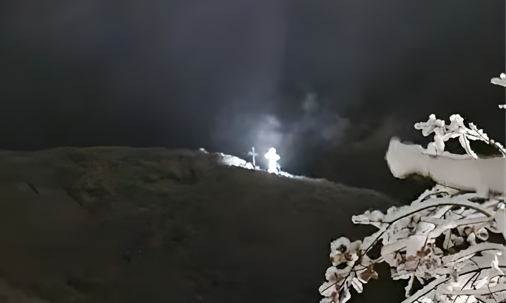 Monahinje svjedoče nestvarnoj pojavi: Krst od svjetla iznad manastira Ulije FOTO