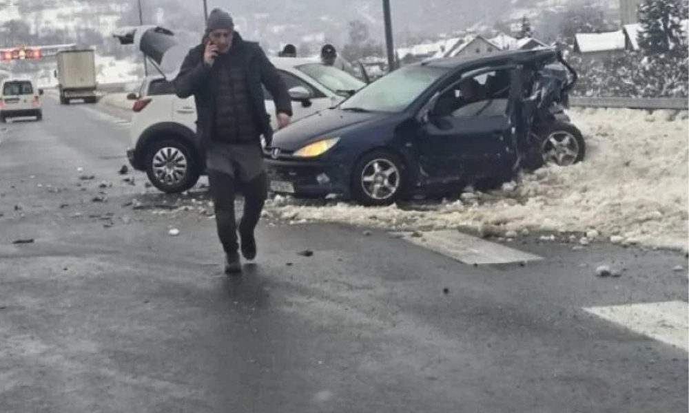 Sudar dva vozila kod naplatnih kućica: Policija vrši uviđaj