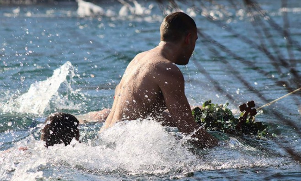 Sutra je Bogojavljenje: Jedan od najvećih hrišćanskih praznika i simbol Svete Trojice