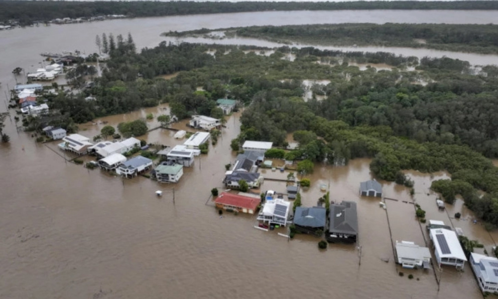 Jedna osoba poginula, spaseno 20 ljudi: Dramatična noć uz poplave u Australiji