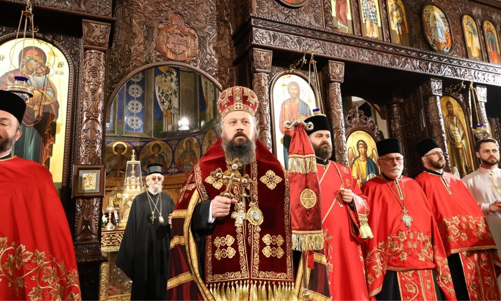 Poruka mira iz Banjaluke: Episkop Sava o svjetlosti Hristovog rođenja FOTO