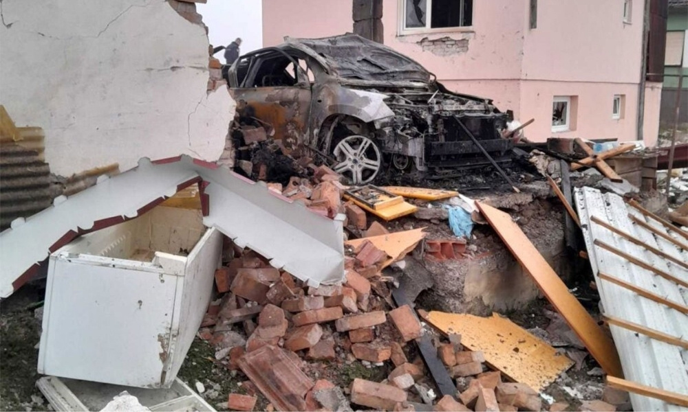 Snažna eksplozija u Derventi: Srušena garaža, izgorio automobil