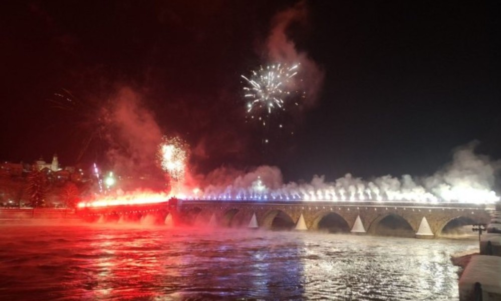 U čast Dana Republike: “Delije” priredile bakljadu i vatromet u Višegradu VIDEO