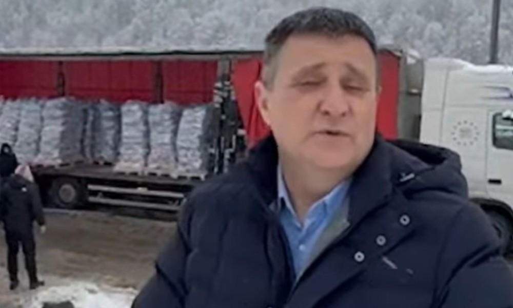 Pun kamion paketića: Đajić obradovao mališane u Bronzanom Majdanu VIDEO