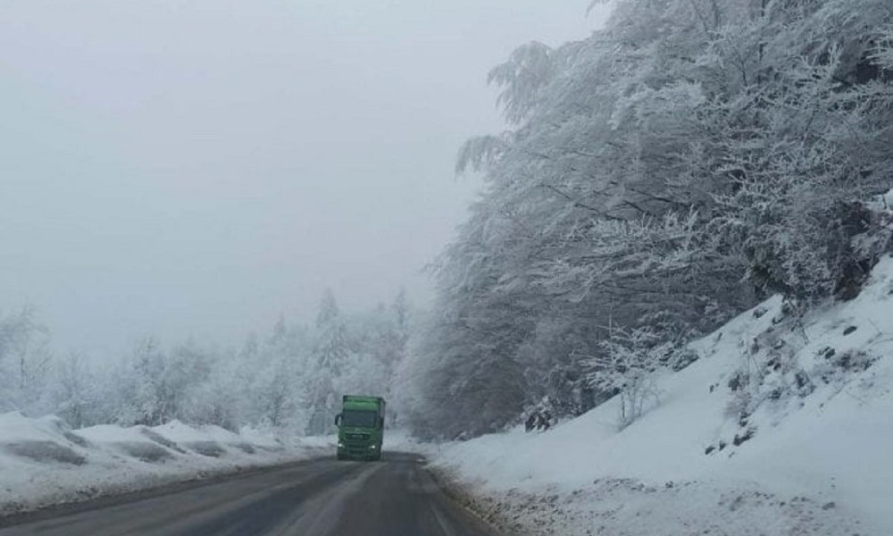 Važno! Teretnim vozilima zabranjeno preko Crnog vrha i Han Pogleda