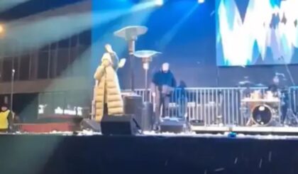 Incident na koncertu Ane Bekute – gađali je grudvama, ona sišla s bine: “Imate li majku” VIDEO