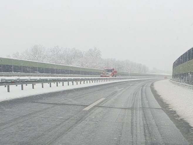 Iz “Autoputeva Srpske” uvjeravaju: Svi pravci prohodni, saobraćaj bez zastoja i ograničena