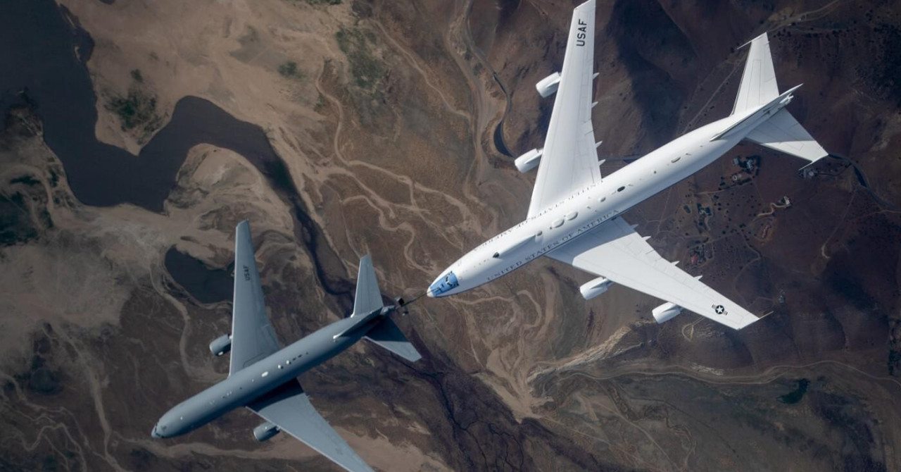 Niko ga nije vidio godinama: Iznad Los Anđelesa snimljen “avion sudnjeg dana” VIDEO