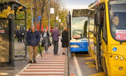 Stari režim: Đaci se vraćaju u školske klupe, a autobusi u Banjaluci češće voze