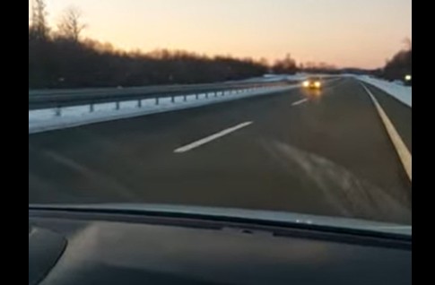 Opasna scena na auto-putu Banjaluka – Gradiška: Auto jurio u pogrešnom smjeru VIDEO