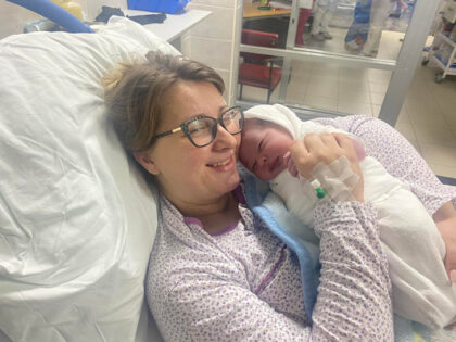 Dvije bebe rođene u ponoć: Jedna na svijet stigla u prvoj sekundi 2026.