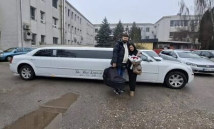 Scena kao iz filma: Muškarac po suprugu i svoju bebu došao u bijeloj limuzini FOTO