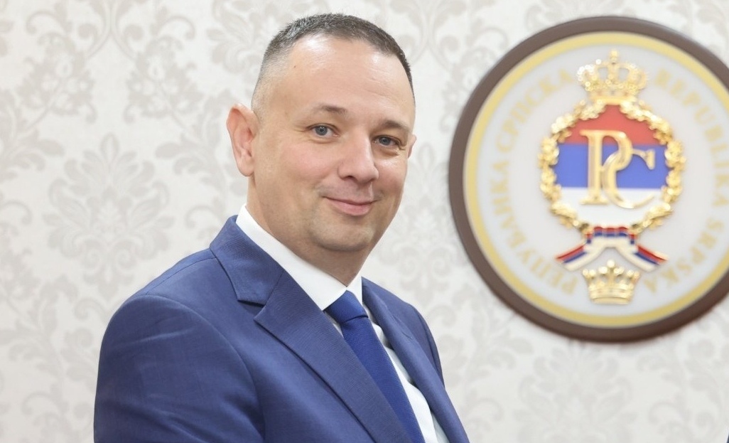 Gdje je mjera?! Ćosić poručio Kresojeviću: „Vi se u selo razumijete kao Mara….”