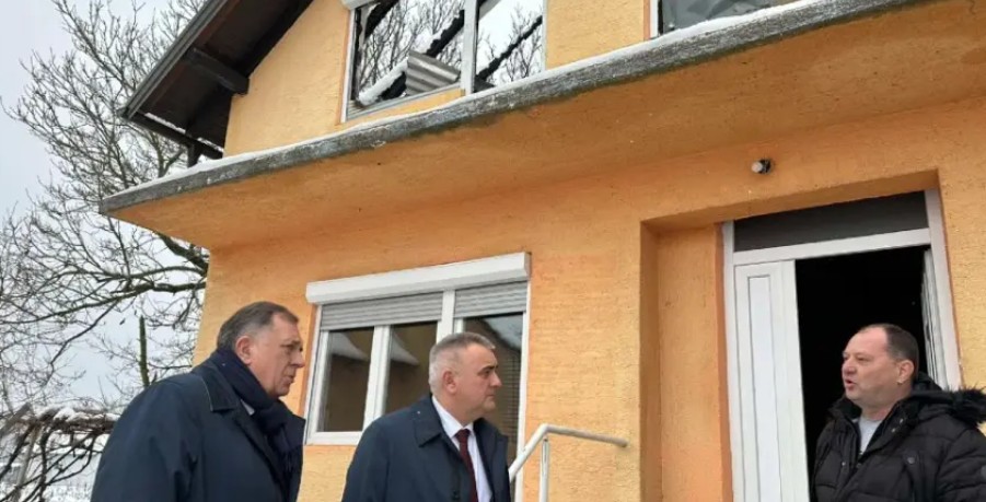Dodik i Minić obišli porodicu Vasilić: Stiže pomoć za obnovu kuće koja je izgorjela u požaru