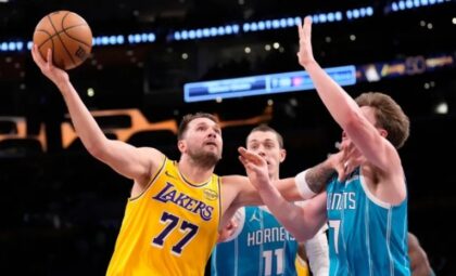 Od sjaja do potpunog očaja: Lejkersi poniženi kod kuće od jednog najgorih timova NBA lige VIDEO