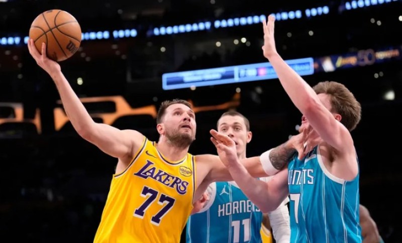 Od sjaja do potpunog očaja: Lejkersi poniženi kod kuće od jednog najgorih timova NBA lige VIDEO