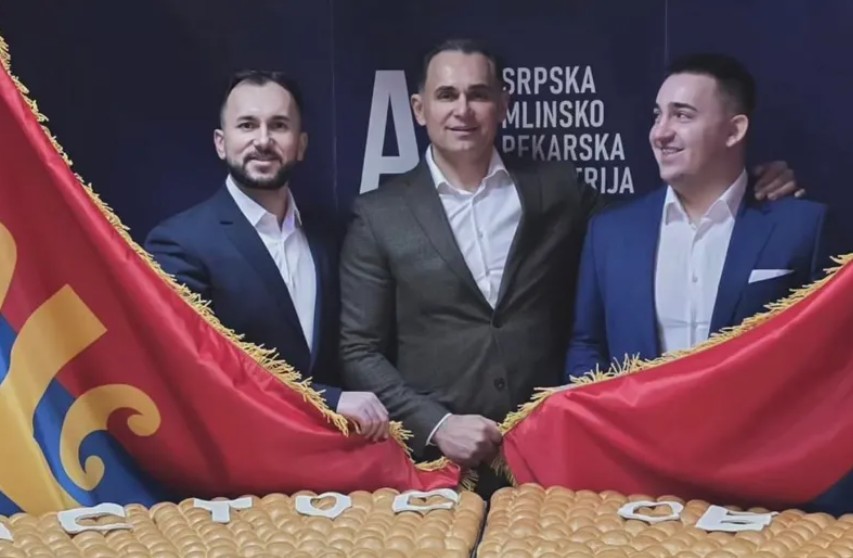 Teška 200 kilograma, u njoj 33 dukata: Najveću česnicu u Srbiji napravio bivši vjerenik Jovane Jeremić FOTO