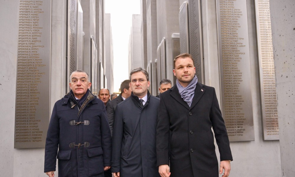 Stanivuković sa delegacijama Srbije i Srpske: Položen vijenac na Centralno spomen-obilježje