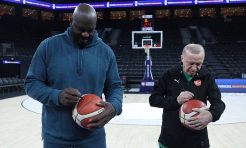 Neobičan susret! Erdogan zaigrao košarku s legendarnim Šakilom O’Nilom VIDEO