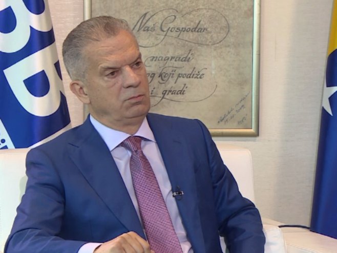 Radončić optužio lidere “Trojke” da nesposobnost kriju iza tri ženske lopate: “Neviđeni kolaps”