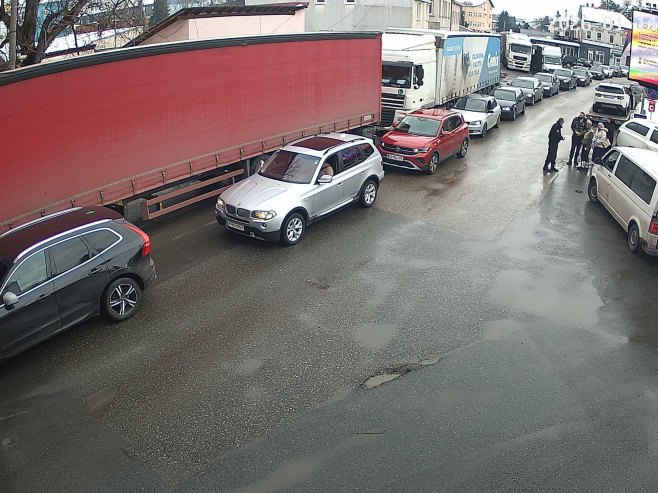 Na put ne krećite bez adekvatne zimske opreme: Duža čekanja na ovim graničnim prelazima u BiH