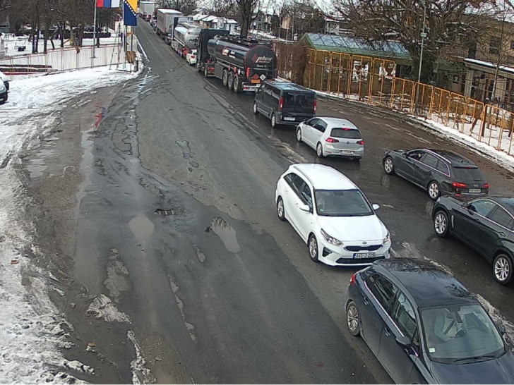 Kolaps na deset graničnih prelaza u BiH: Vozači u  kolonama čekaju satima